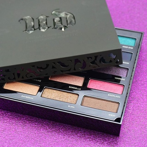 Urban-Decay-Urban-Spectrum-eyeshadow-palette