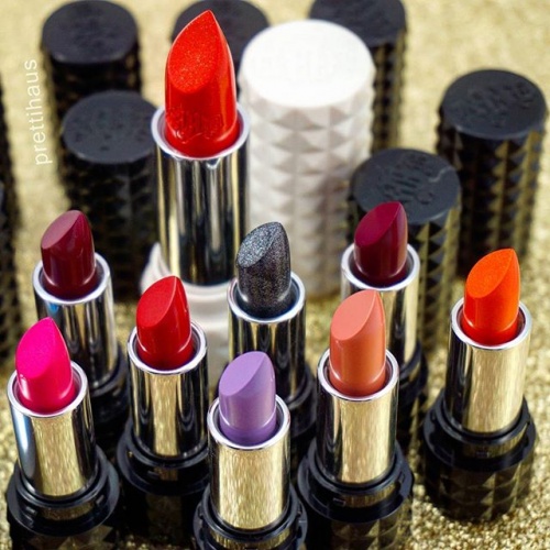 2017-01-26_throwback_katvondbeauty_katvond_kvd_kvdlipstick_lipstick_kvdlook_mividaloca_mividalocaremix_studdedkiss_lipstickaddict_coven_noble_bachelorette_goldblooded